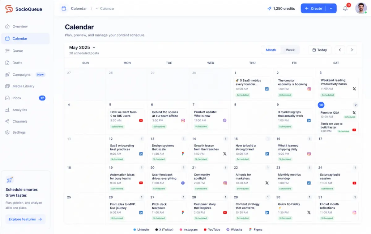 SocioQueue, an Eezpal product: a publishing calendar with scheduled posts, connected channels and review statuses. Demonstration data.